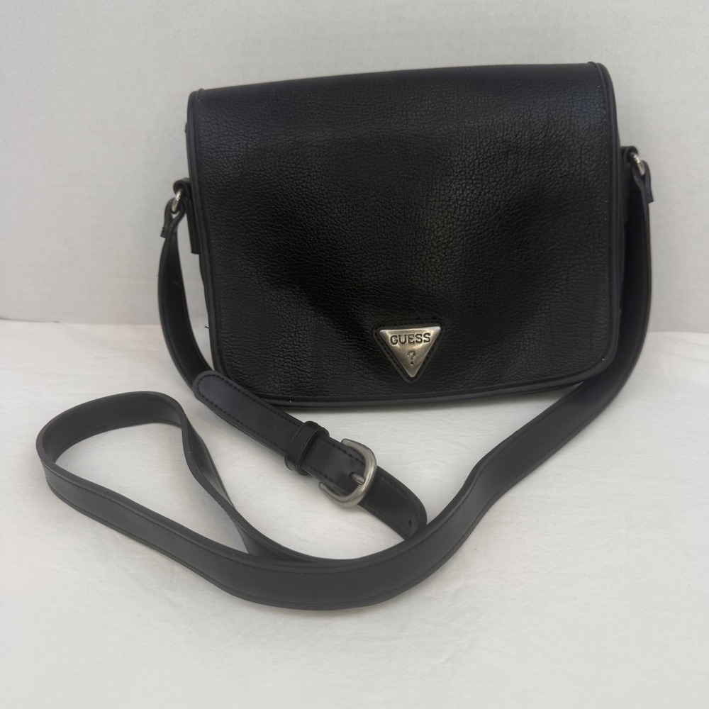 Guess Vintage Black Pebbled Crossbody Bag Built-in Wallet‎ Organizer Flap Purse